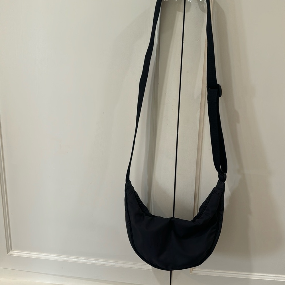 Uniqlo round mini shoulder bag